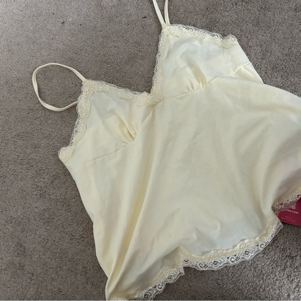 ROMWE Cream Lace Detail Camisole Top